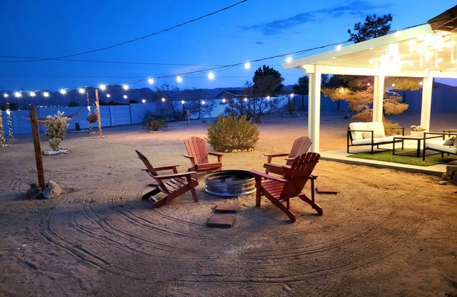 In der Nähe von Park, Whirlpool, Kingsize-Bett, Feuerstelle, Terrasse, ganz