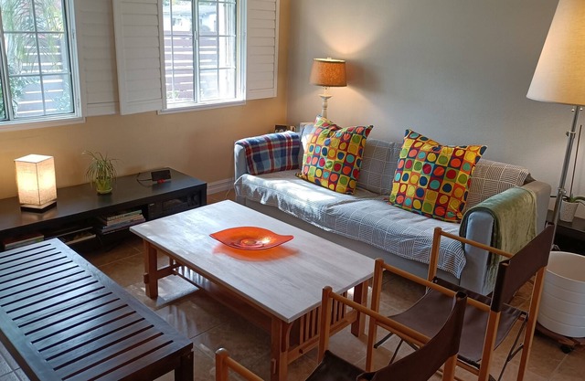 Private, peaceful retreat above Mission Bay near PB, La Jolla, UCSD. Garden view