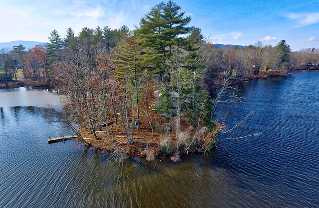 PRIVATE PENINSULA 2ac surrounded by water min from hiking skiing theater music
