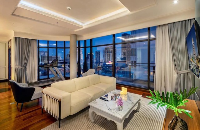 Private Penthouse Suite City View in Silom