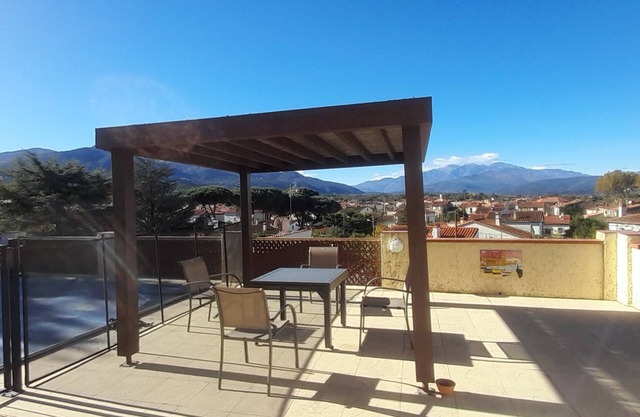 Charming VILLA with incredible PANORAMA over the PYRENEES!