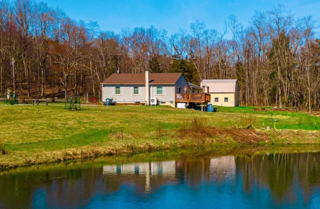 Private Pond Cozy Home Enjoy!