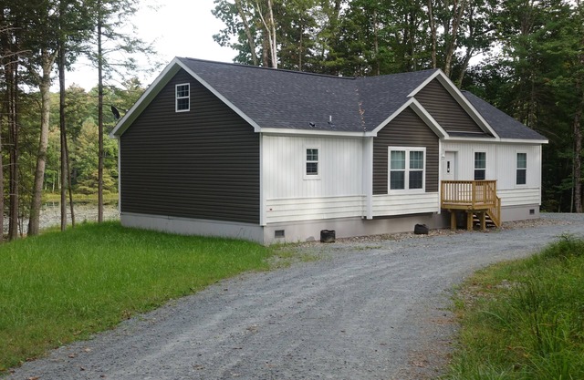 Nagelneues 3 Br-Haus auf 300 Morgen mit privatem 10 Morgen Teich