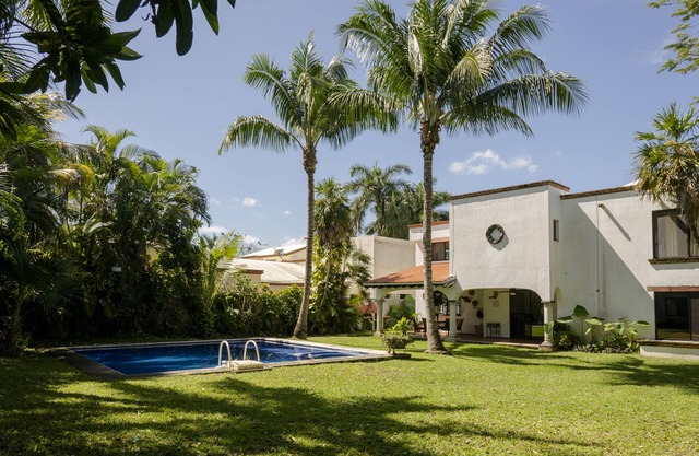 Private pool and garden - Near Cancun Airport - Great for big Families