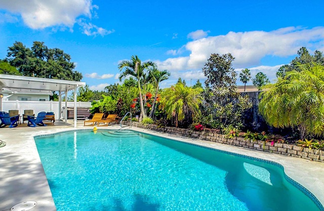 Private Pool and Hot Tub Home, 6 Miles from Beach