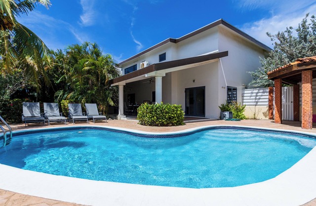 Private Pool * BBQ * 1 mi to Palm Beach!