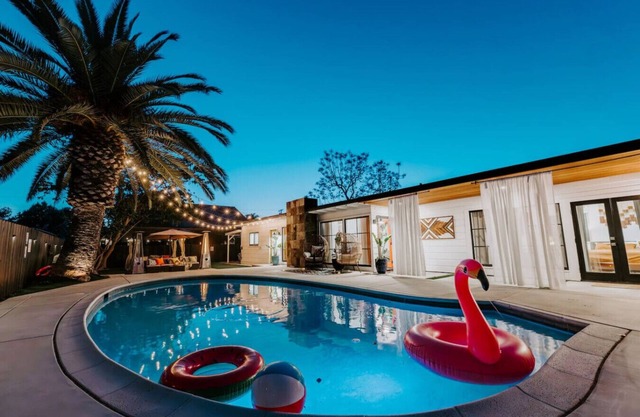 Private Pool Hot Tub BBQ Chef’s Kitchen CentralSD 4 mins to SDSU