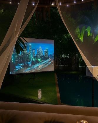 Private Pool & Cinema House