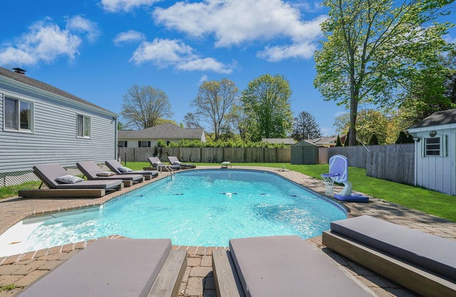Private Pool, Close to Beaches, Shops, Restaurants, bars, and markets