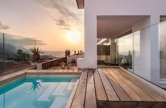 Privater beheizter Pool, Blick auf das Meer und den Teide, Wifi, Concierge in Villa [apt C]