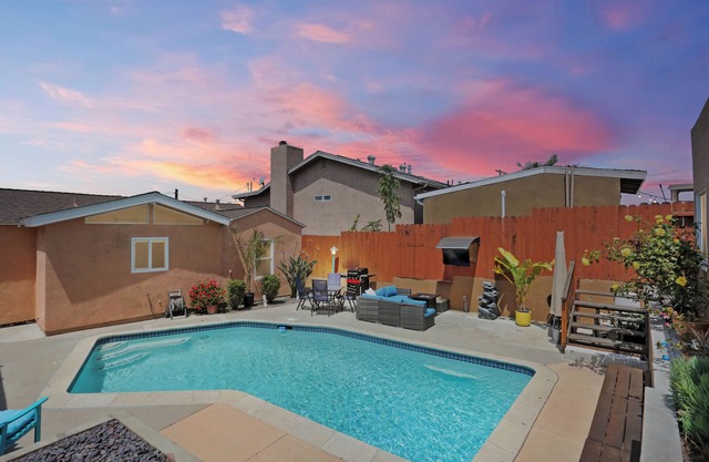 Private Pool, Firepit, Sunset Views, Sea World