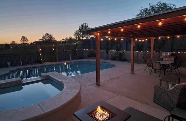 Private Pool, Hot Tub & Park Access