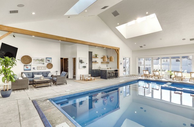Private Pool & Hot Tub: Luxe Unit Near UTA Train!