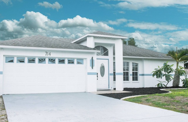 Private Pool Paradise! 3BR Fort Myers House w/WiFi & A/C
