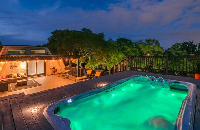 Private Pool SPA with Stunning View, GameRoom and Firepit