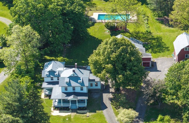 ★Private Pool★ Spacious Historic 1850s "Bell House" @ Hillsdale, NY Town Center
