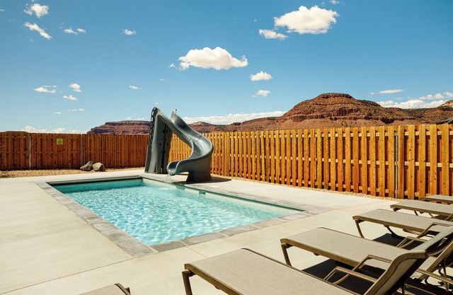 Private pool w/ slide, hot tub, and firepit! Near National Parks!