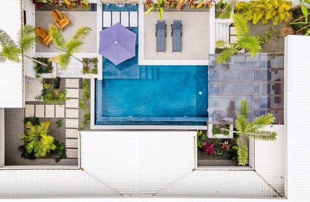 ★Private Pool w/ swim up bar and Walking Distance to TWO Beaches★