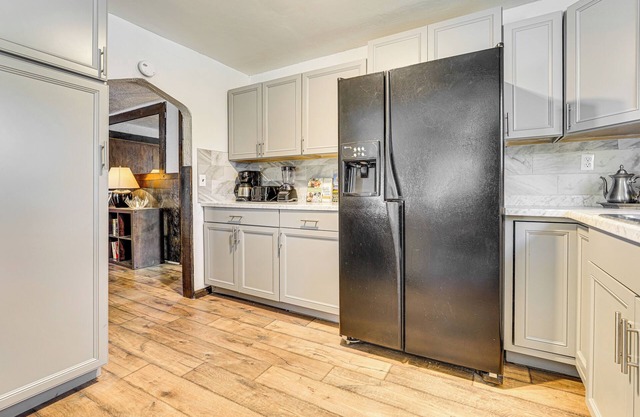 Private Pool & Yard: Pet-friendly Home in Toledo