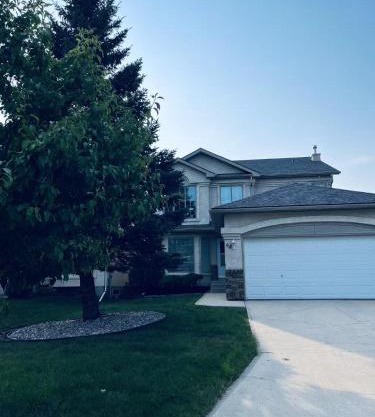 Private Queen Bedroom in Kenaston, Walmart, Costco, MITT, IKEA, Outlet, Unversity of Manitoba are nearby