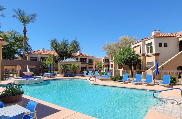 Private/ Quiet Condo in Upscale Scottsdale: pool, spa, sauna + outdoor kitchen!