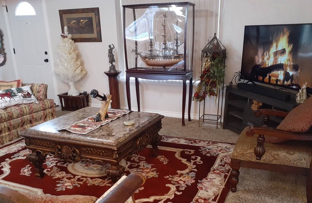 ♥ Private, Quiet Home + Hot Tub + Theater Room + Office