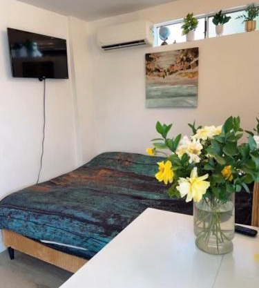 private & Quiet unit D Bed & bath