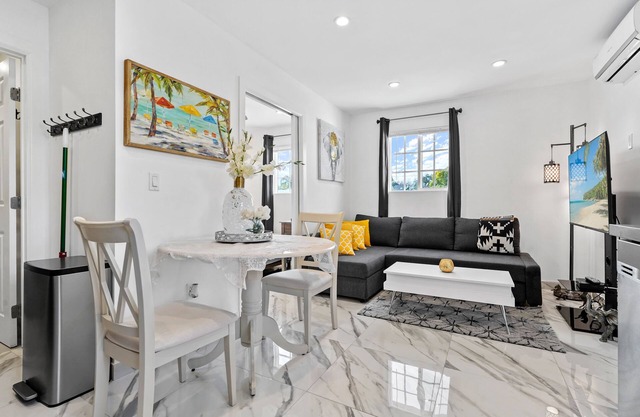 Private, Quite, Clean, Comfy, New Guest House