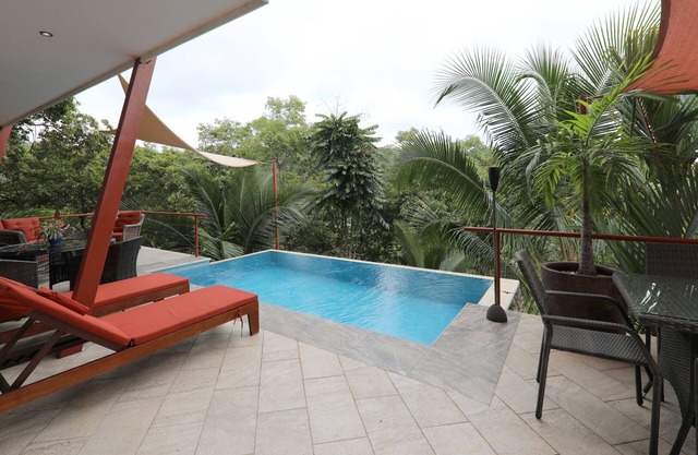 Private Rainforest Retreat Canopy Ansichten von Affen & Scarlet Macaws