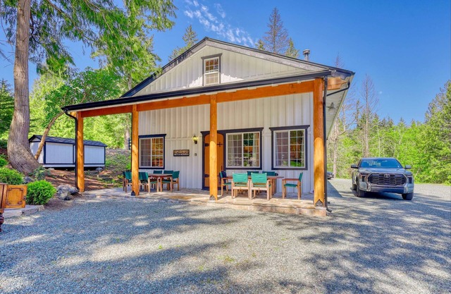 Private Ranch 2BR Cabin Retreat | Sleeps 9