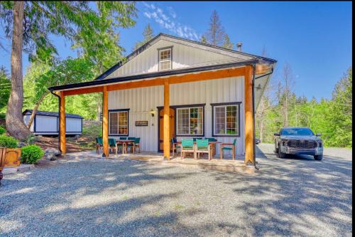 Private Ranch 2BR Cabin Retreat Sleeps 9