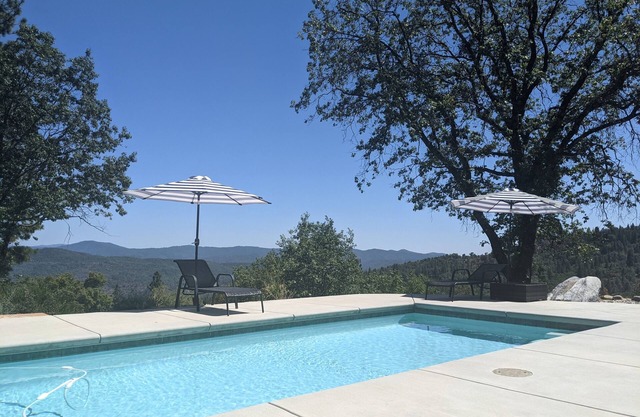 Private Ranch mit Aussicht & Pool, nur wenige Minuten von der Innenstadt von Murphys, 30 Meilen. nach Bear Valley