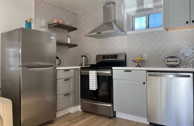 Private, remodeled cottage with modern amenities in desirable Crocker Highlands