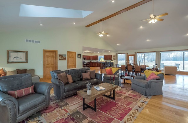Private Residence on 37 Acres, 9 minutes to Keeneland.