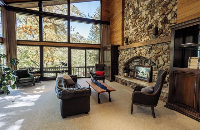 Private Resort style nature retreat, with pool, pet-friendly