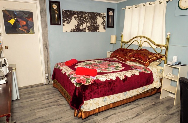 Private Retreat Entire Suite - B&B- J1