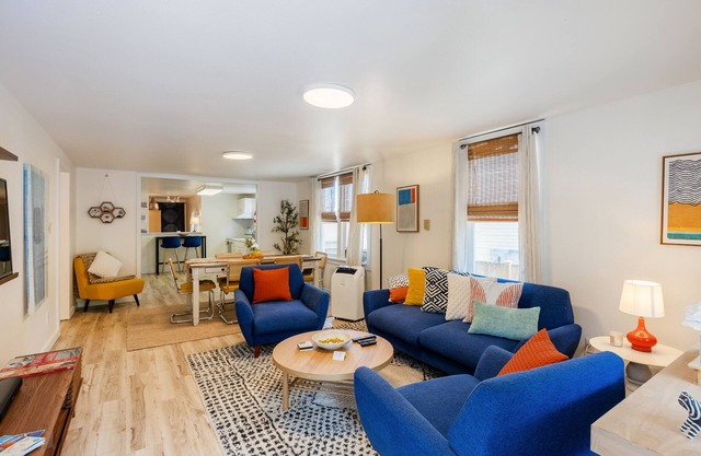 Private Retreat Near Seattle Port, Transit, Downtown & Stadiums! Free Parking
