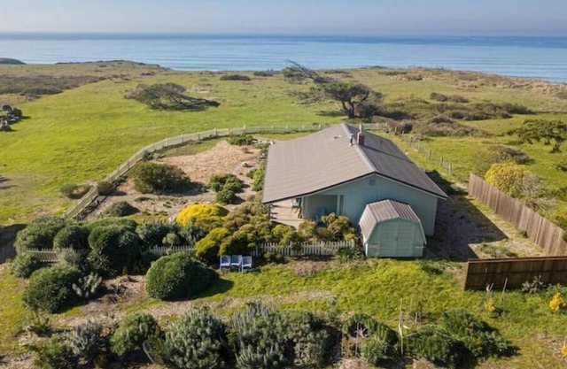 Private retreat on Mendocino oceanfront property near Point Arena and Elk.