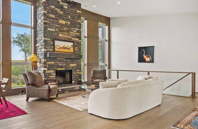 Private Retreat w/ Gym, Office, Garage, Deck