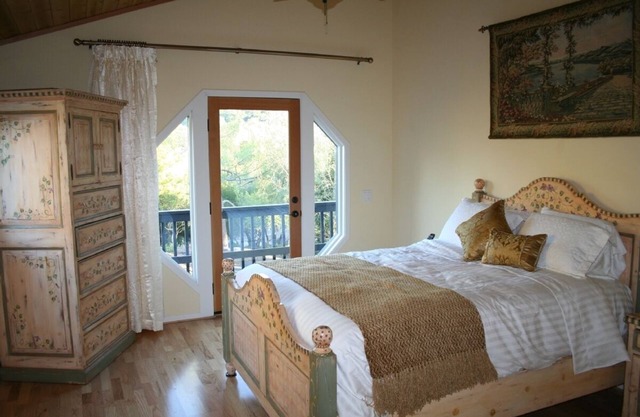 Romantischer Rückzugsort mit Aussicht, Kamin und Spa-Nähe zur Stadt! Privatgelände!