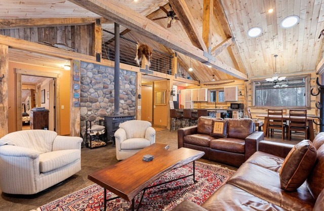 * * * *Private River Front Cabin * * * *