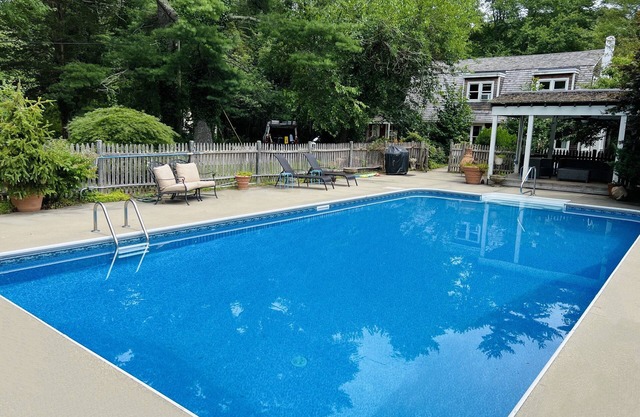 Privater Fluss mit Pool / Whirlpool / Kabinen. Zufluchtsort für Familien- und Freundeskreise