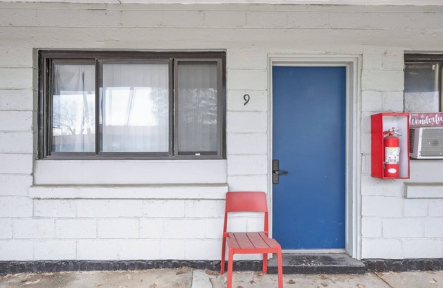 Private Room & Bath Brownstown Near Detroit