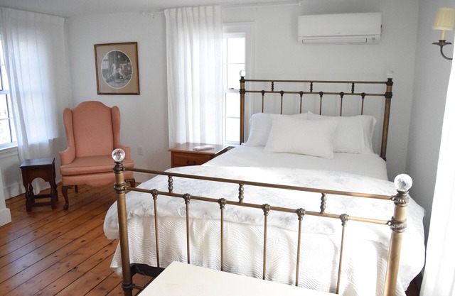 Private Room E at Dragonfly Inn