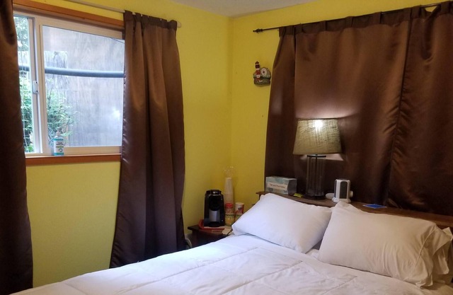 Private room/entrance, shared bathroom