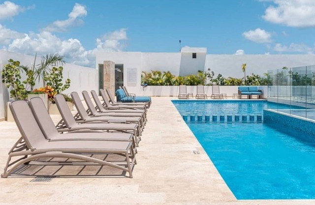 Private Room in #1 location, Ipana condos