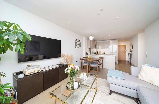 Charming Flat with Stunning Views in London