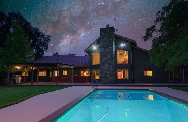 Private Room in House w Heated Pool, Hot Tub, Sauna, Game Room, Beautiful Nature