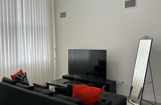 Private Room in Luxury Penthouse Located in Windsor Lasalle ON