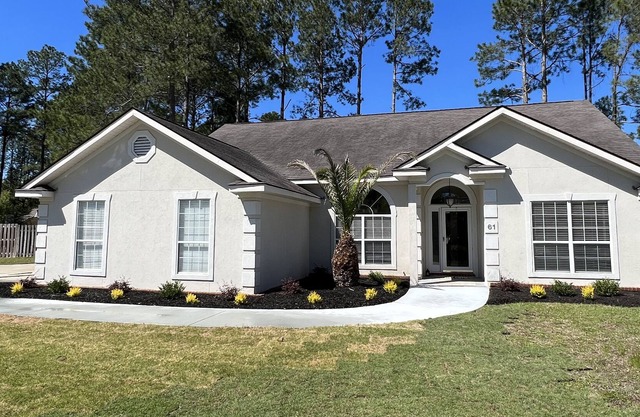 Private room in quaint Richmond Hill, Ga!